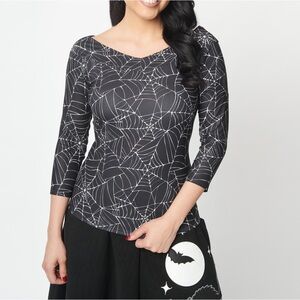 SPIDERWEB UNIQUE VINTAGE SCARLETT TOP IN BLACK & WHITE